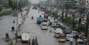 Pakistan'da şiddetli yağış: 5 ölü