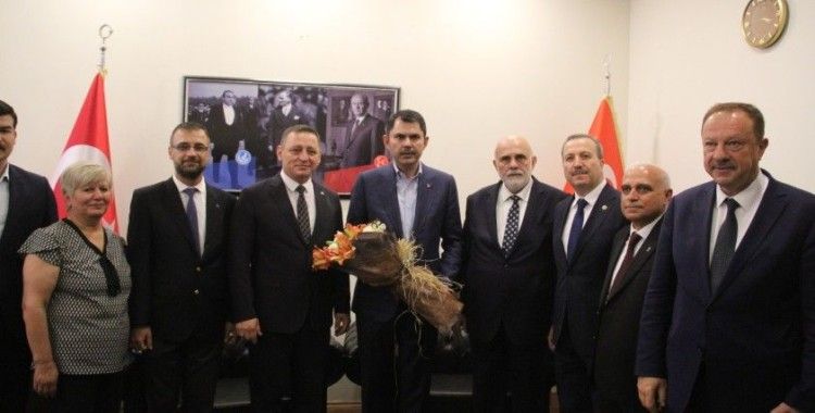 Bakan Kurum’dan Isparta’da AK Parti ve MHP il başkanlıkları ziyareti