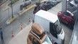 Ataşehir’de otomobil minibüsle çarpışıp durağa daldı: 2 yaralı