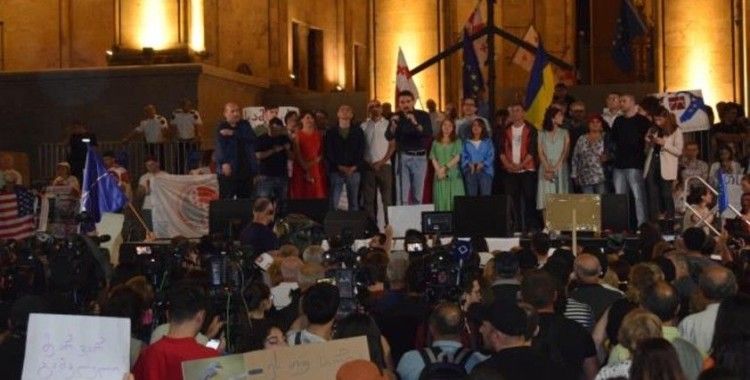 AB'den 'aday ülke' statüsü alamayan Gürcistan'da hükümet karşıtı protestolar