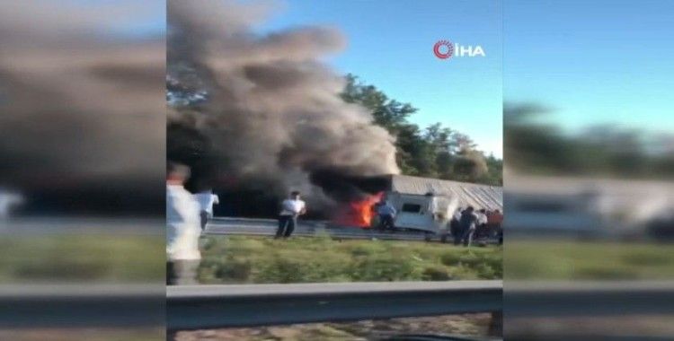 Anadolu Otoyolu’nda feci kaza: Sürücü, yanan tırın içerisinde hayatını kaybetti