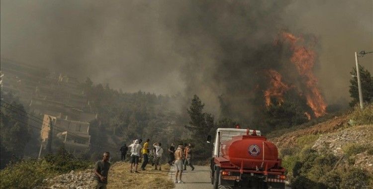 Yunanistan'da çok sayıda noktada orman yangını