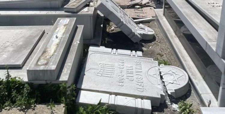 Hasköy Yahudi mezarlığına saldırı: 36 mezar taşı kırıldı