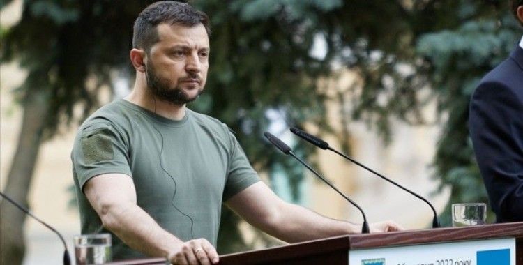 Ukrayna Devlet Başkanı Zelenskiy, istihbarat başkanı ve başsavcıyı görevden aldı