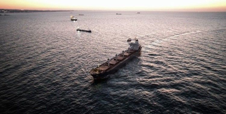 İlk tahıl gemisi Razoni İstanbul Boğazı’ndan geçiyor
