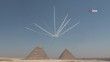 Mısır piramitlerinde uçuş gösterisi