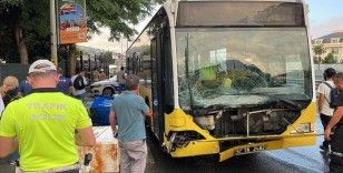 İETT otobüsü kaza yaptı, otobüsün boş olması faciayı önledi