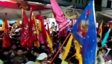 Hindistan'daki Khatu Shyam Tapınağı'nda izdiham