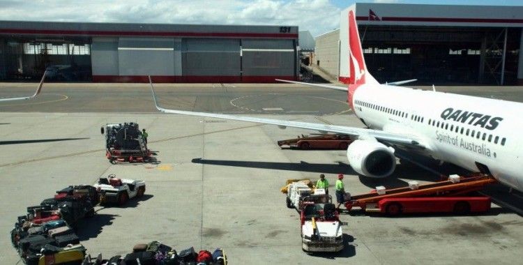 Havayolu firması Qantas'tan yöneticilerine: İşçi yok, bagajları bir süre siz taşıyın