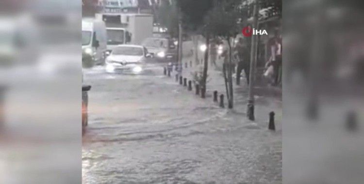 Silivri’de yoğun yağış sonrası su baskınları yaşandı