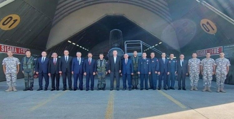 Cumhurbaşkanı Erdoğan’dan Amasya protokolü ve pilotlarla hatıra fotoğrafı