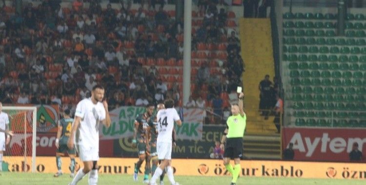 Spor Toto Süper Lig: Corendon Alanyaspor: 0 - Beşiktaş: 3 (Maç devam ediyor)