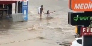 Başkent’te sel sularına kapılan genç kızı bir vatandaş kurtardı