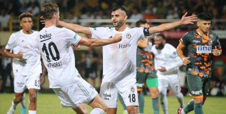 Beşiktaş, üç farklı öne geçtiği maçta 1 puana razı oldu