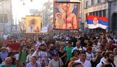 Sırbistan'da LGBT yürüyüşü protesto edildi
