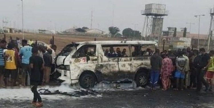 Nijerya’da otobüs otomobile çarptı: 20 ölü