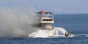 Lüks yat denizin ortasında alev aldı, 6 kişi botlarla kurtarıldı