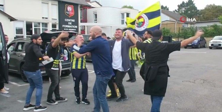 Fenerbahçeli taraftarlar maça akın etti