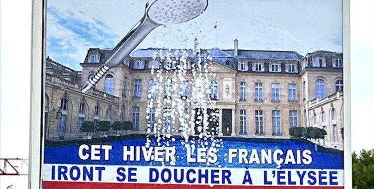 Fransa'da enerji sıkıntısına dikkati çeken 'duş başlıklı Elysee Sarayı' afişi gündem oldu