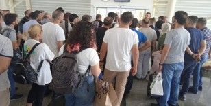 Türk Hava Yolları, kapı arızalı diyerek yolcuların bir kısmını uçağa almadı