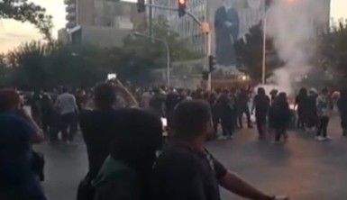İran'da Mahsa Amini için başlayan gösteriler sürüyor