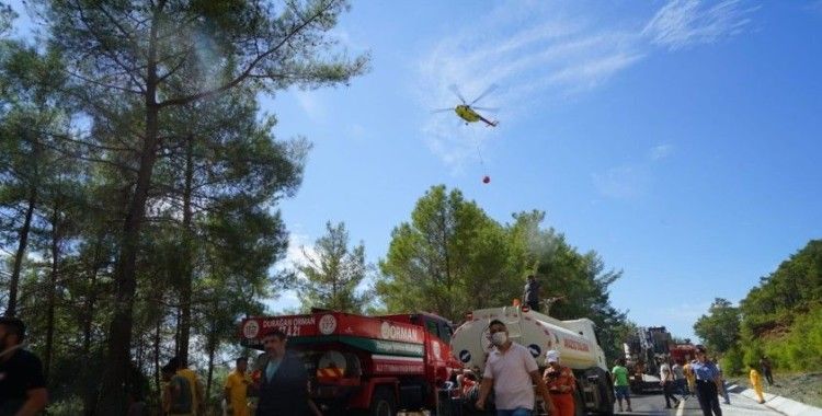 Marmaris’teki orman yangınına 14 uçak ve 35 helikopter ile havadan müdahale ediliyor