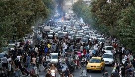 İran'da gözaltına alınan kadının ölmesi üzerine başlayan gösteriler sürüyor