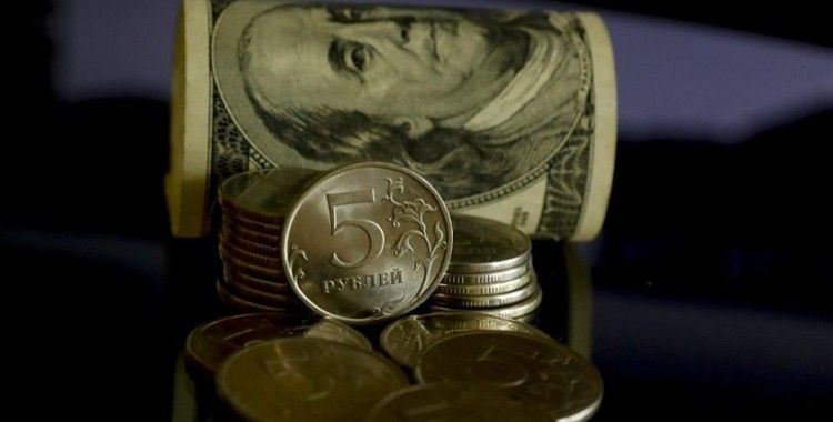 Rus rublesi dolar ve avro karşısında değer kazanmaya devam ediyor