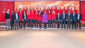 THY yönetimi ve THY Spor Kulübü yöneticileri ile oyuncuları yemekte bir araya geldi