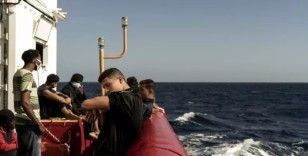 Göçmen gemisinin yanaşmasına izin veren Fransa, İtalya'yı eleştirdi