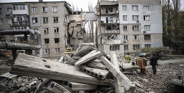 Ukrayna'da bir apartmana düzenlenen füze saldırısında 7 kişi hayatını kaybetti