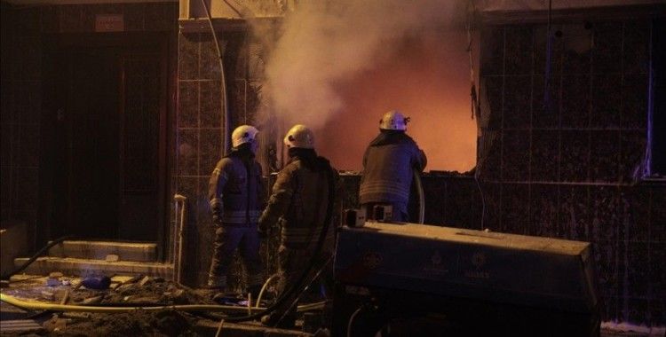 Fatih'te bir binanın doğal gaz kutusunda patlama meydana geldi