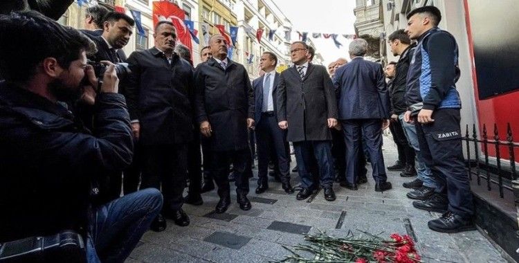 Dışişleri Bakanı Çavuşoğlu, terör saldırısının yaşandığı İstiklal Caddesi'nde konuştu: Tepelerine binmeye devam edeceğiz