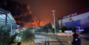 Adana'da kimya fabrikasında çıkan yangına müdahale ediliyor