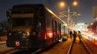 Kabataş-Bağcılar tramvay hattında aydınlatma direği devrildi