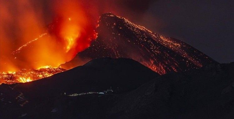 Dünyanın en büyük aktif yanardağı Mauna Loa 38 yıl sonra harekete geçti