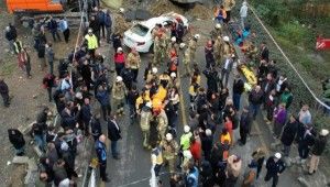 Başakşehir'de feci kaza hafriyat kamyonu otomobilin üzerine devrildi