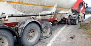 Bolu’da minibüs ile tır çarpıştı: 2 yaralı