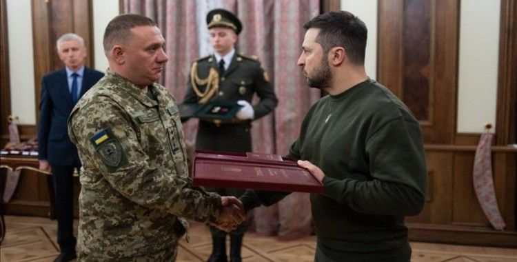 Rus esaretinden kurtulan Ukraynalı bin 331 asker ve polise devlet nişanı verildi