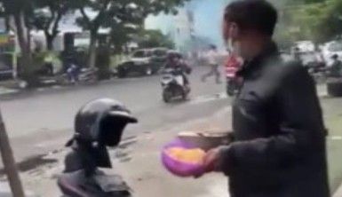 Endonezya'da karakola intihar saldırısı