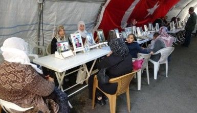 Diyarbakır annelerinin HDP'ye karşı direnişi bin 204 gündür devam ediyor