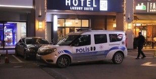 AVM'nin otel odasında ölü bulundu, ekipler harekete geçti