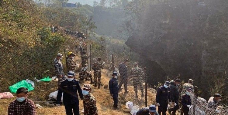 Nepal'deki uçak kazasında 1 kişinin cesedine daha ulaşıldı