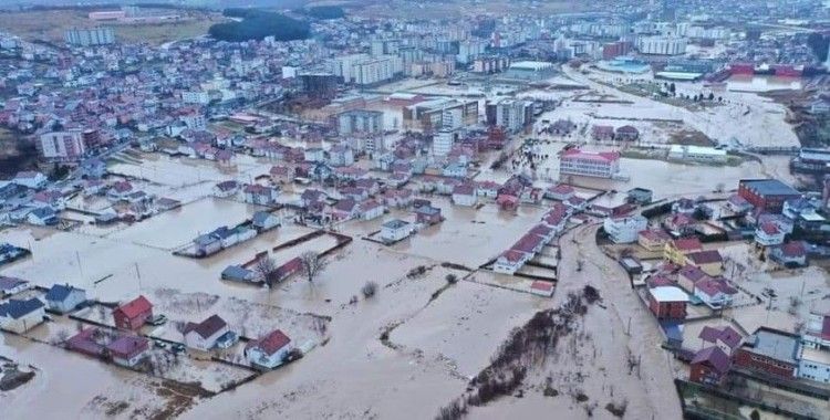 Kosova'da sel: Sokaklar sular altında kaldı