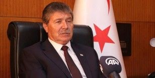 KKTC Başbakanı Üstel'den Taksim Sahası'na girişi engelleyen BM Barış Gücü'ne tepki