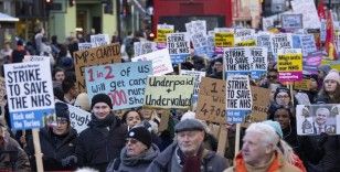 İngiltere'de grev dalgası büyüyor: Hastalar ambulans bulmakta zorlanıyor