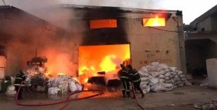 Tekstil fabrikasının deposunda çıkan yangın söndürüldü