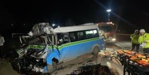 Tekirdağ'da minibüs ve tırın karıştığı kazada 1 kişi hayatını kaybetti