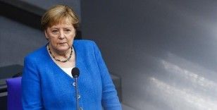 Alman basını: Merkel hükümeti, Facebook ve Google yöneticileriyle gizli görüşmeler yaptı