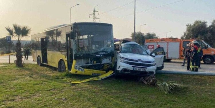 Halk otobüsü ile otomobil çarpıştı: 1 ölü, 4 yaralı